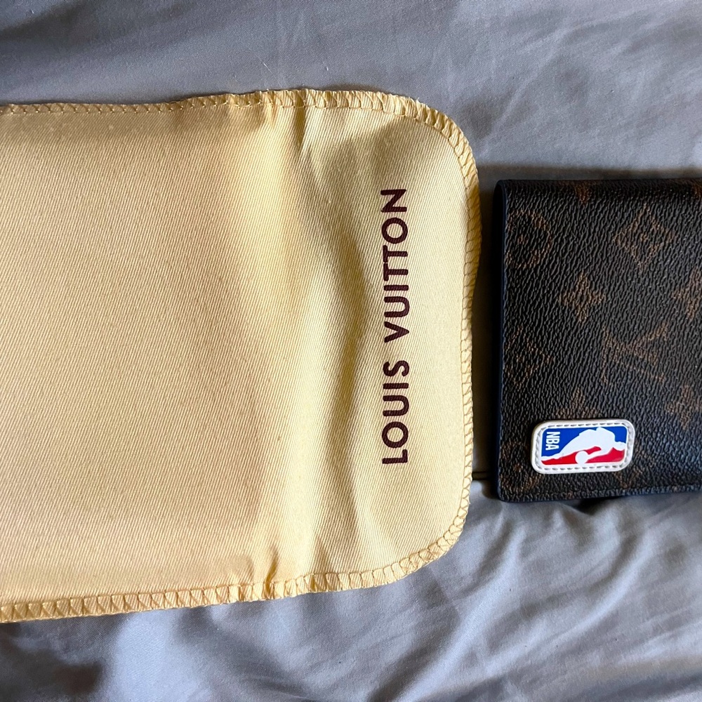 nba x louis vuitton limited edition collab wallet with dust bag and box.
